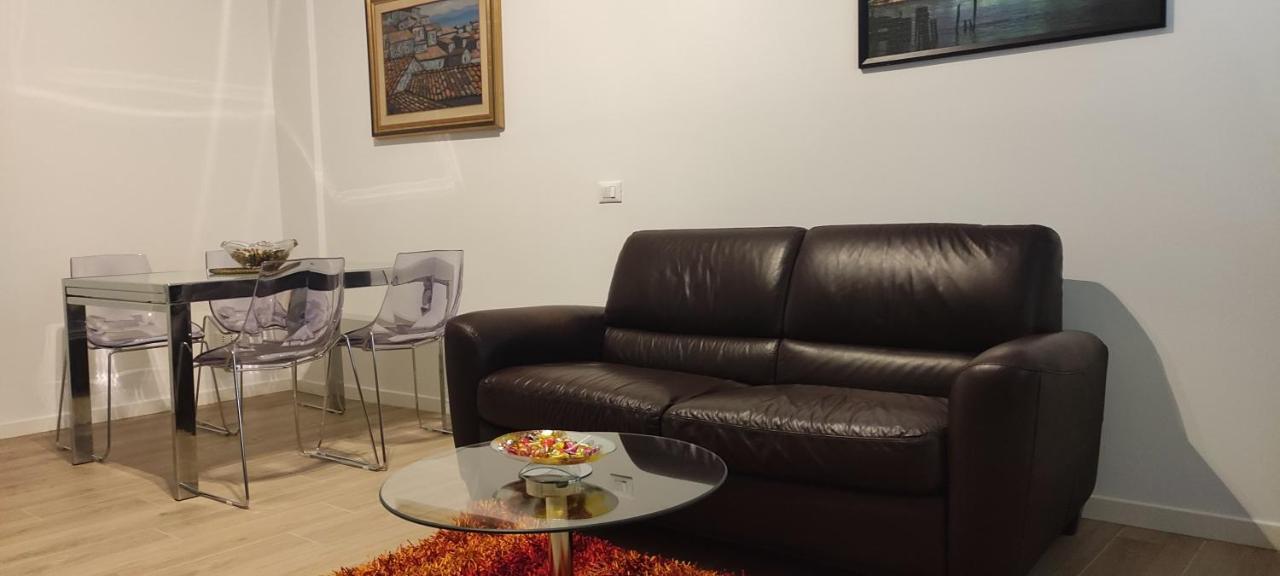 Interno Nove - Appartamento A Corsico Esterno foto