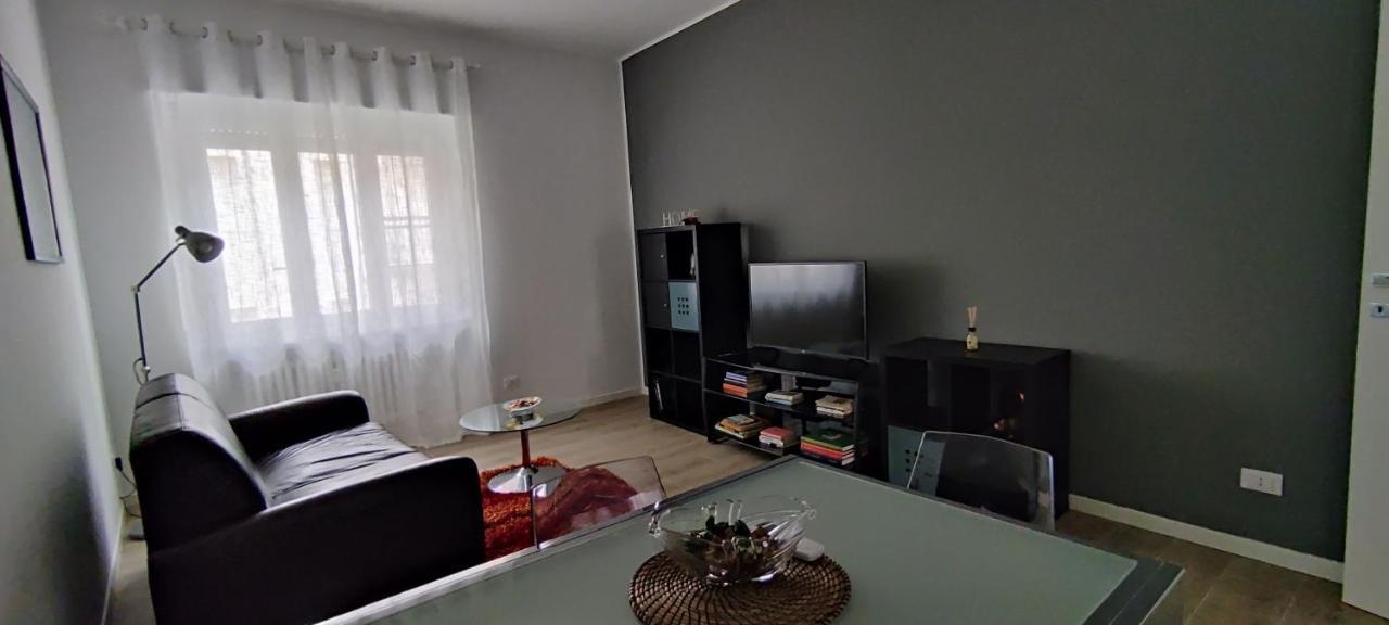 Interno Nove - Appartamento A Corsico Esterno foto