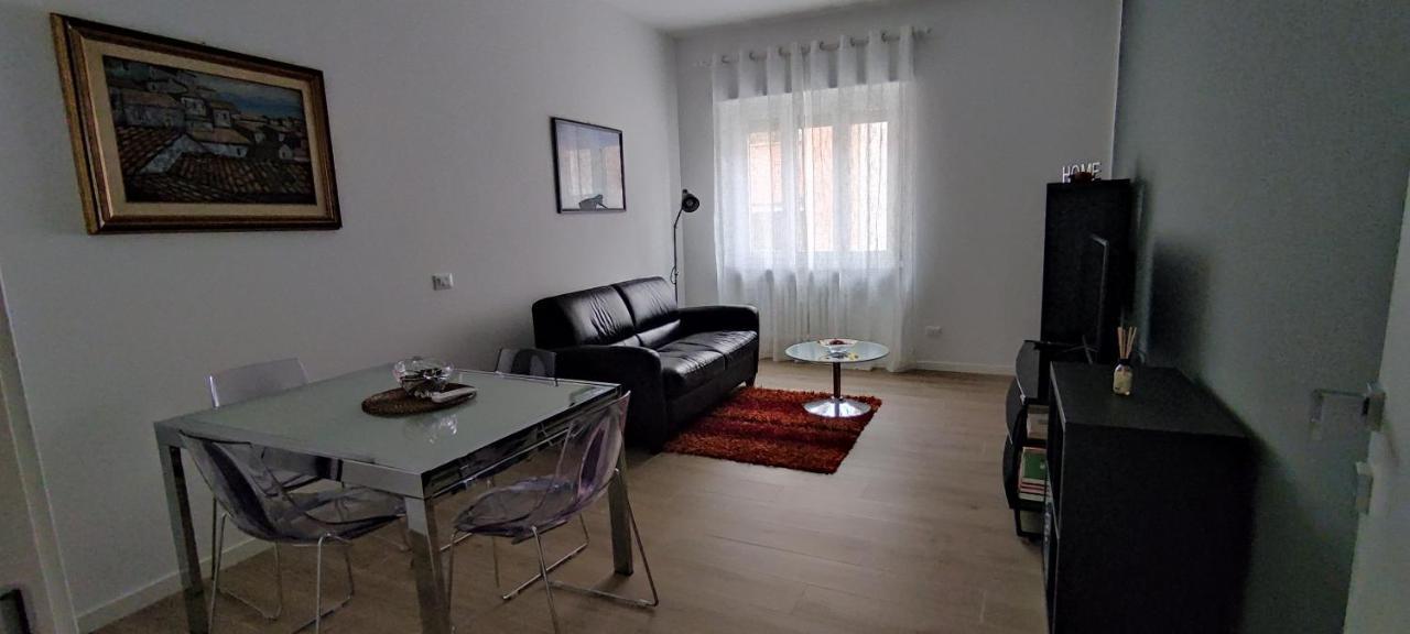 Interno Nove - Appartamento A Corsico Esterno foto