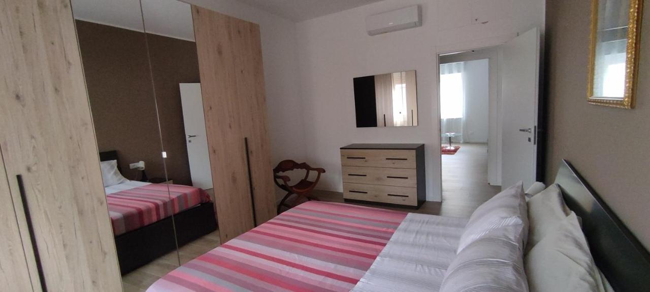 Interno Nove - Appartamento A Corsico Esterno foto